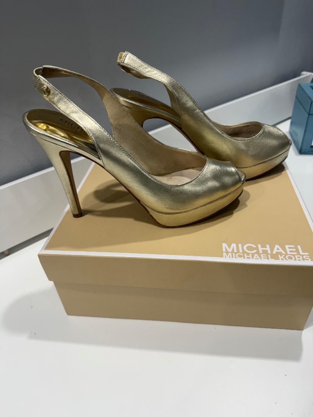 MICHAEL Michael, Kors York, sling, pail gold platform, heels- size 8.5